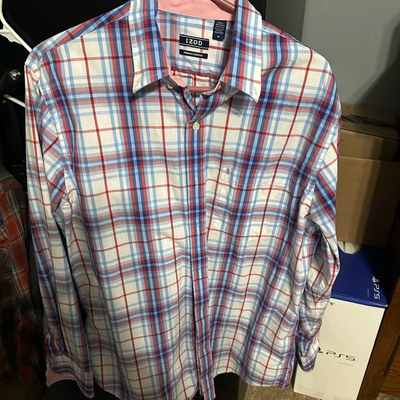 4 long sleeve button up shirts - Picture 4 of 4